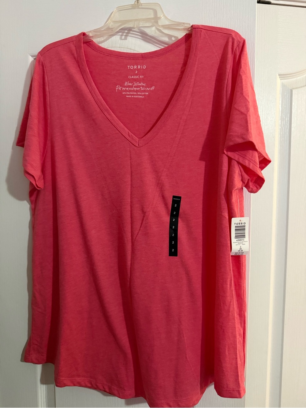 NWT Torrid Classic Fit V-Neck Tee coral size 2 (18-20)